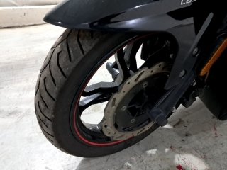 DAFRA CRUISYM 150 CBS Pneu dianteiro esq.