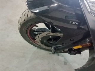 DAFRA CRUISYM 150 CBS Pneu dianteiro esq.