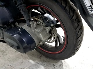 DAFRA CRUISYM 150 CBS Pneu traseiro esq.