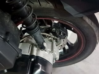 DAFRA CRUISYM 150 CBS Pneu traseiro esq.