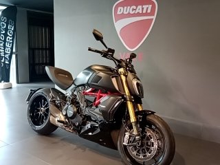DUCATI DIAVEL 1260 S Frente Passageiro