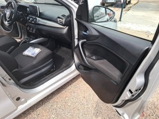 FIAT ARGO DRIVE 1.3 GSR Porta e interior passageiro
