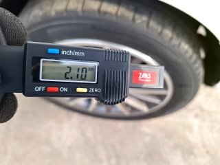 FIAT BRAVO ABSOLUTE DUAL Pneu traseiro esq.