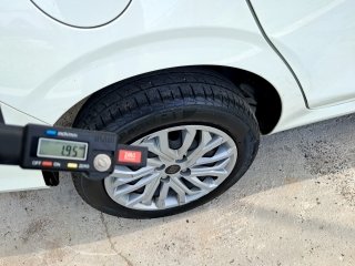 FIAT CRONOS DRIVE 1.3 Pneu traseiro dir.