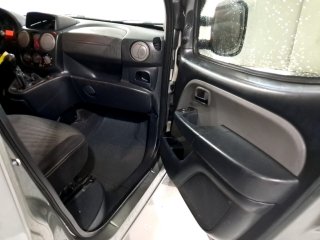 FIAT DOBLO ESSENCE 1.8 Porta e interior passageiro