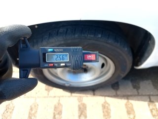 FIAT FIORINO 1.4 FLEX Pneu dianteiro esq.