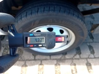 FIAT FIORINO 1.4 FLEX Pneu traseiro esq.