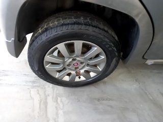 FIAT IDEA ADVENTURE 1.8 Pneu traseiro dir.
