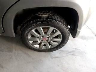 FIAT IDEA ADVENTURE 1.8 Pneu traseiro esq.