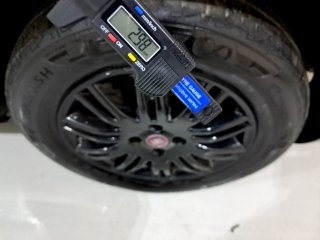 FIAT LINEA ESSENCE 1.8 Pneu dianteiro dir.