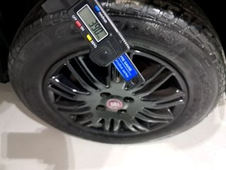 FIAT LINEA ESSENCE 1.8 Pneu traseiro esq.
