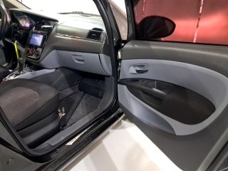 FIAT LINEA ESSENCE 1.8 Porta e interior passageiro