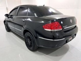 FIAT LINEA ESSENCE 1.8 Traseira Motorista