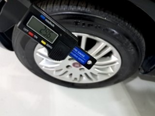 FIAT LINEA LX 1.9 DUAL Pneu dianteiro esq.