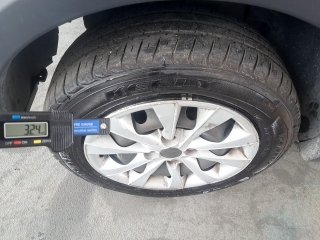FIAT MOBI LIKE Pneu dianteiro esq.