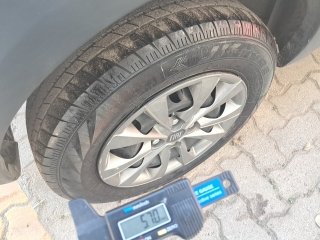 FIAT MOBI/TREKKING 1.0MT Pneu traseiro dir.