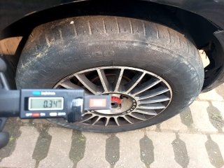 FIAT PUNTO 1.4 ATTRACTIVE 8V FLEX 4P MANUAL Pneu dianteiro dir.