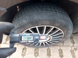 FIAT PUNTO 1.4 ATTRACTIVE 8V FLEX 4P MANUAL Pneu dianteiro esq.