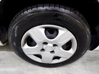 FIAT PUNTO ATTRACTIVE Pneu dianteiro dir.
