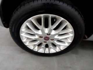 FIAT PUNTO ESSENCE 1.6 Pneu traseiro dir.