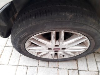 FIAT PUNTO ESSENCE 1.6 Pneu traseiro dir.