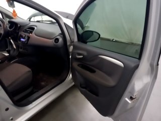 FIAT PUNTO ESSENCE 1.6 Porta e interior passageiro