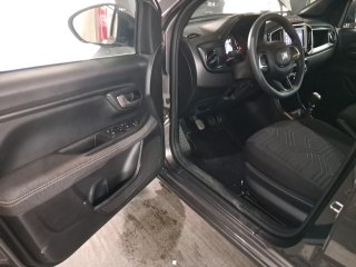 FIAT STRADA 1.3 FIREFLY FLEX VOLCANO CD CVT Porta e interior motorista