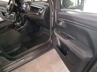 FIAT STRADA 1.3 FIREFLY FLEX VOLCANO CD CVT Porta e interior passageiro