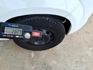 FIAT UNO ECONOMY Pneu dianteiro dir.