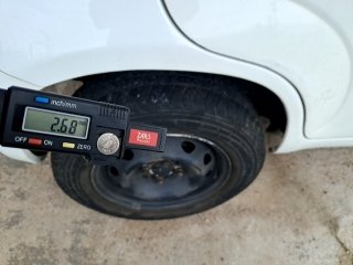 FIAT UNO ECONOMY Pneu traseiro dir.