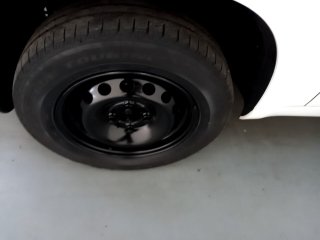 FIAT UNO FURGAO 1.0 FLEX Pneu dianteiro esq.