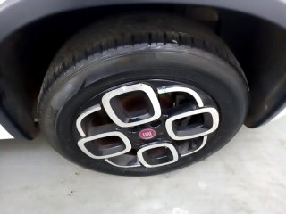 FIAT UNO SPORTING 1.4 Pneu dianteiro dir.