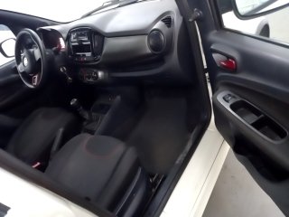 FIAT UNO SPORTING 1.4 Porta e interior passageiro
