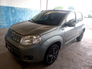 FIAT UNO VIVACE 1.0 Frente Motorista