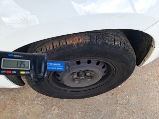 FIAT UNO VIVACE 1.0 Pneu dianteiro dir.
