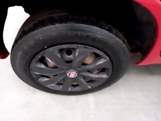 FIAT UNO VIVACE 1.0 Pneu traseiro dir.