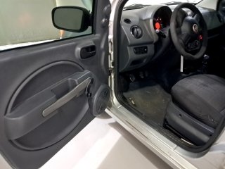 FIAT UNO VIVACE 1.0 Porta e interior motorista