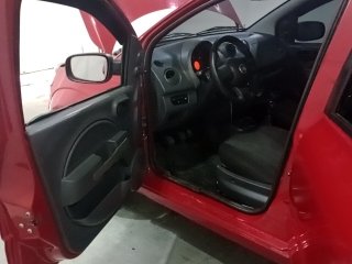 FIAT UNO VIVACE 1.0 Porta e interior motorista