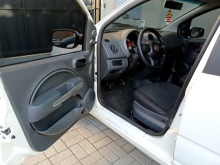 FIAT UNO VIVACE 1.0 Porta e interior motorista