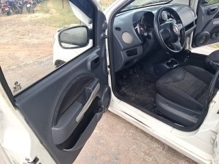 FIAT UNO VIVACE 1.0 Porta e interior motorista