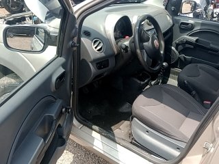 FIAT UNO WAY 1.0 Porta e interior motorista