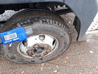 FORD CARGO 816 E/816 S Turbo 2p (diesel)(E5)  Pneu dianteiro dir.