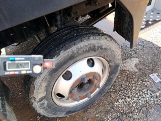 FORD CARGO 816 E/816 S Turbo 2p (diesel)(E5)  Pneu dianteiro dir.