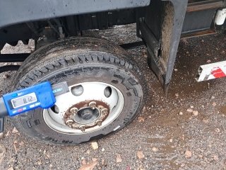 FORD CARGO 816 E/816 S Turbo 2p (diesel)(E5)  Pneu dianteiro esq.