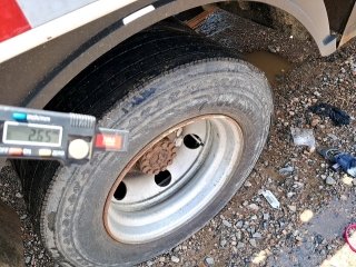 FORD CARGO 816 E/816 S Turbo 2p (diesel)(E5)  Pneu traseiro dir.