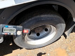 FORD CARGO 816 E/816 S Turbo 2p (diesel)(E5)  Pneu traseiro esq.