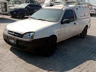 Ford Courier 2012 em leilão