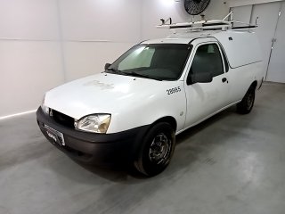 Ford Courier 2012 em leilão