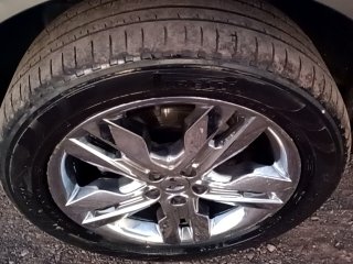 FORD EDGE V6 Pneu dianteiro esq.