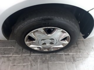 FORD FIESTA FLEX Pneu dianteiro dir.